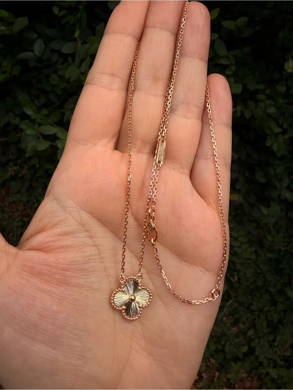 Rose Gold Floral Clover Pendant Necklace Brand New - Picture 3 of 4